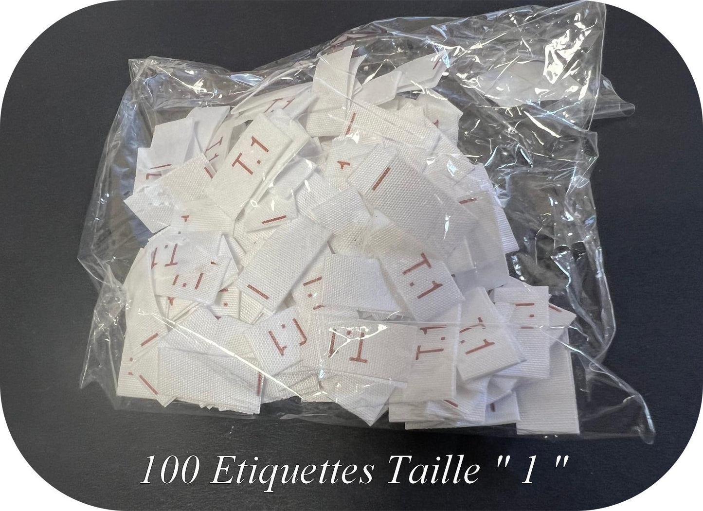 100 Etiquettes De Vêtements Blanches " Tailles 1" Par 100 Pièces  Découpées A Coudre, Contexture Pour Confection.