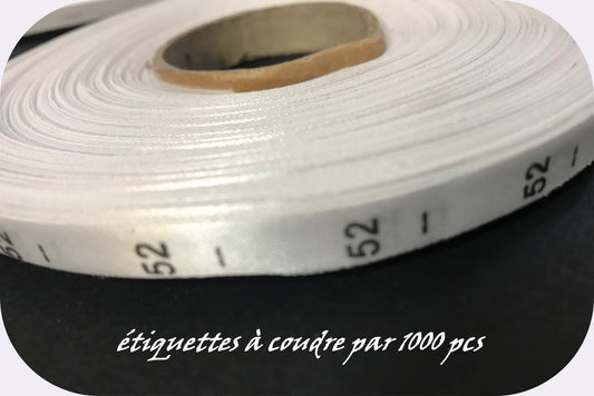 1000 Etiquettes De Vêtements " Taille 52 " Par 1000 Pièces  A Coudre, Contexture Pour Confection.