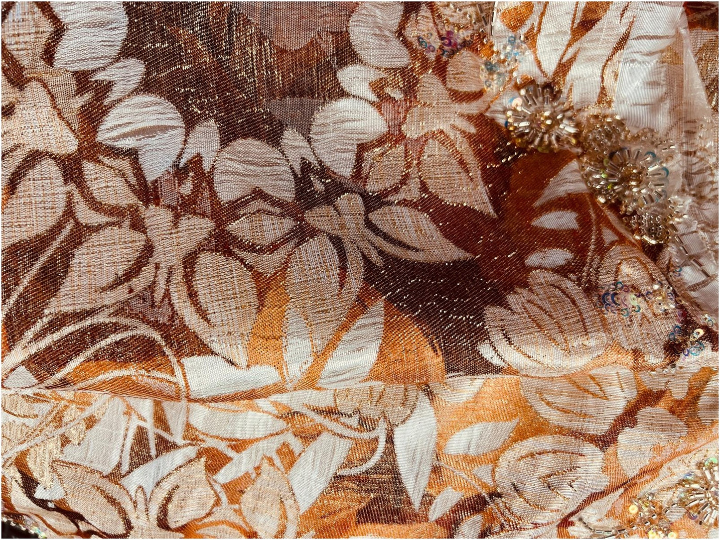 Brocart Perlé Cuivré et Or – Broderies Perles & Sequins – Haute Couture 145cm