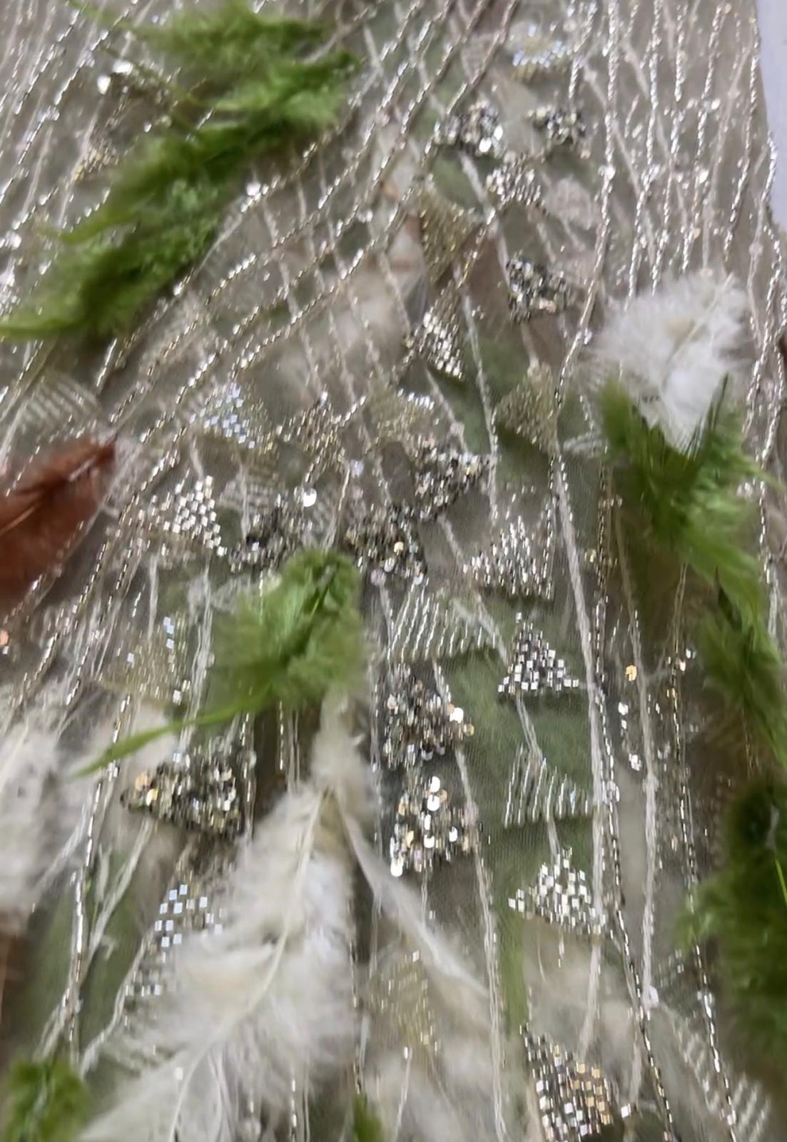 Tissu Haute Couture – Tulle perlé brodé avec plumes – 140 cm