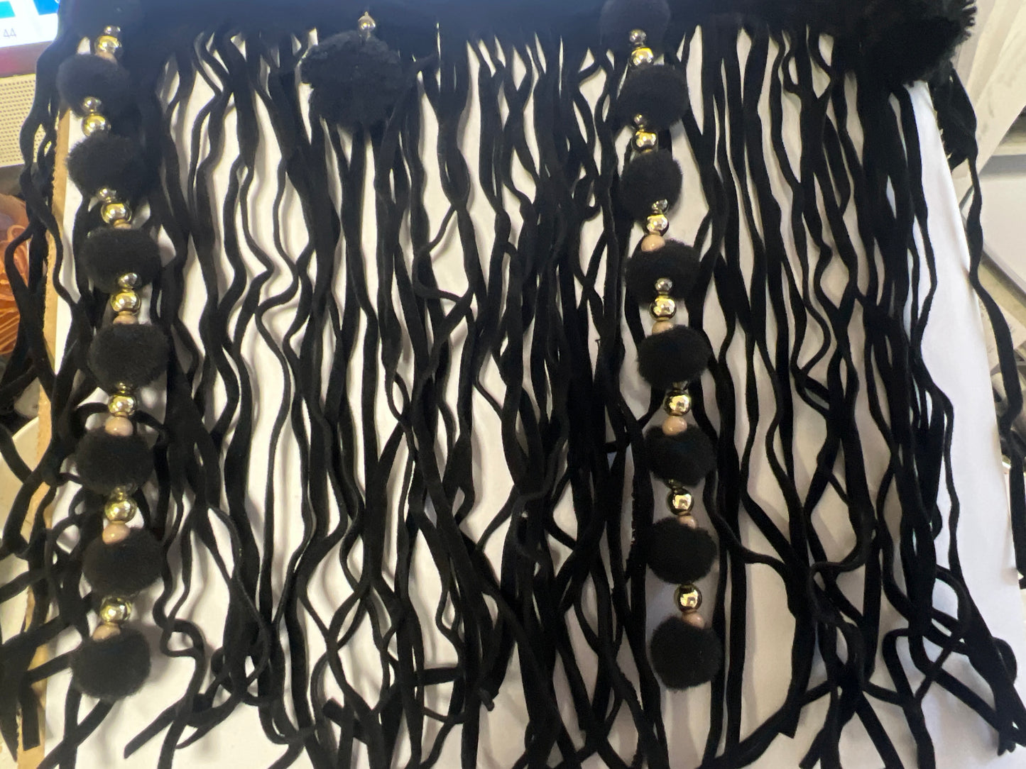 Galon franges daim noir avec pompons 18 cm