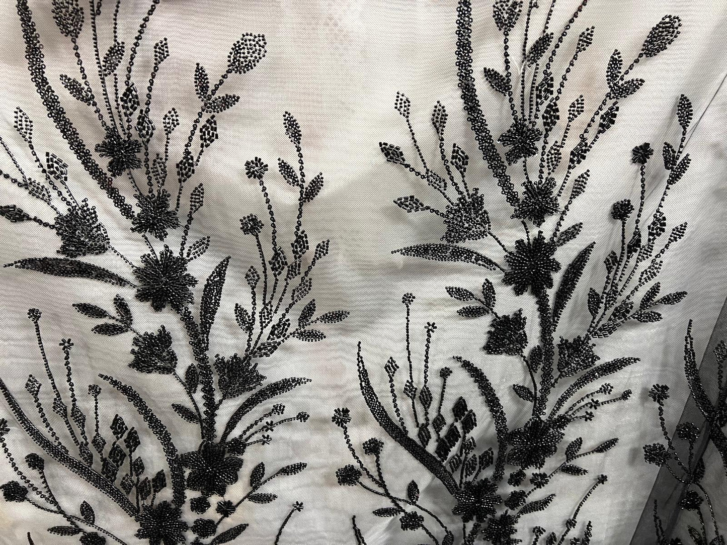 Tulle Perlé Noir 145cm - Tissu Brodé Perles Florales - Haute Couture