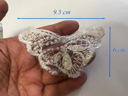 Applique guipure en forme de papillon perlé Blanc.