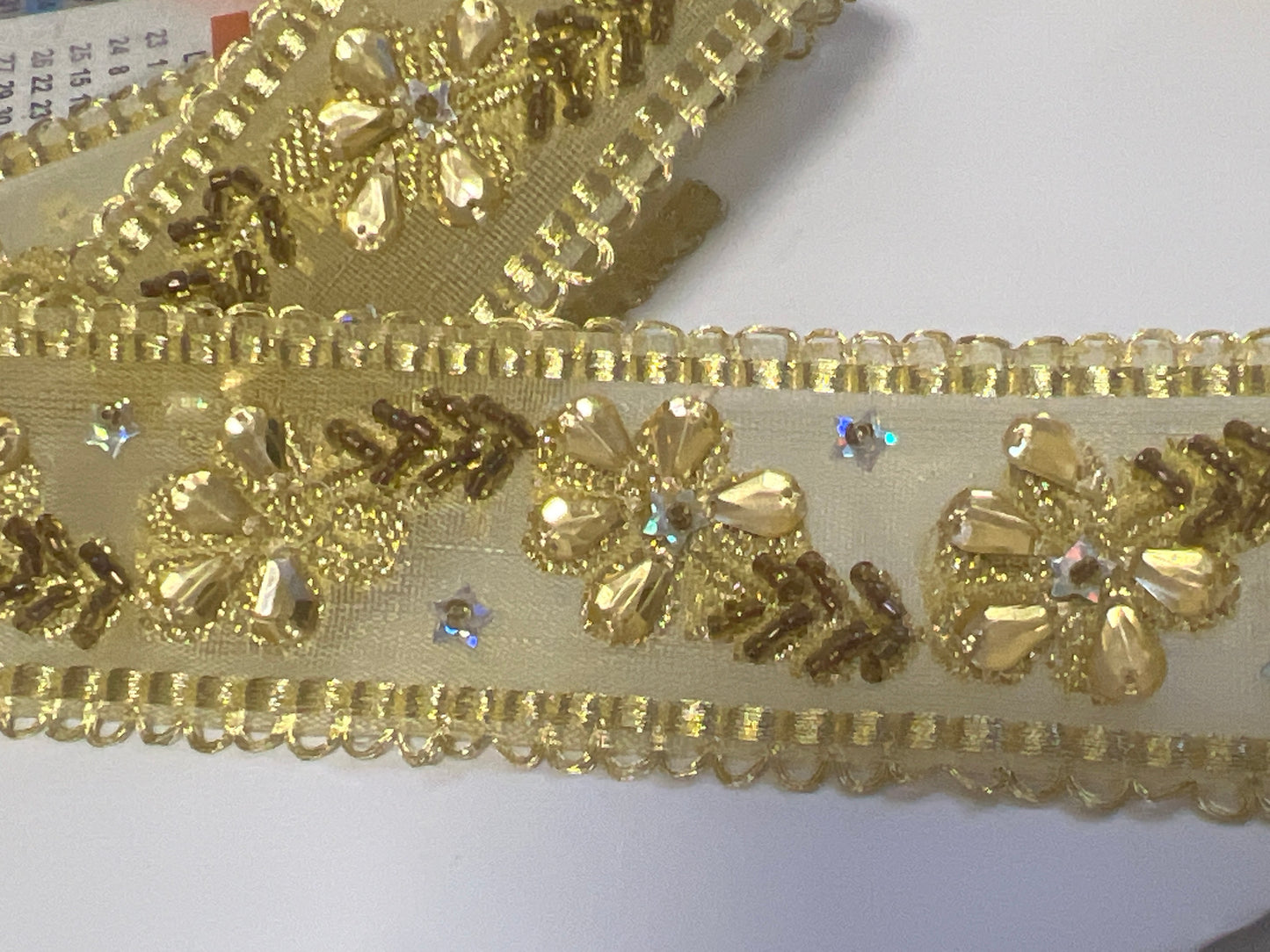 Galon strass et perle doré 35 mm