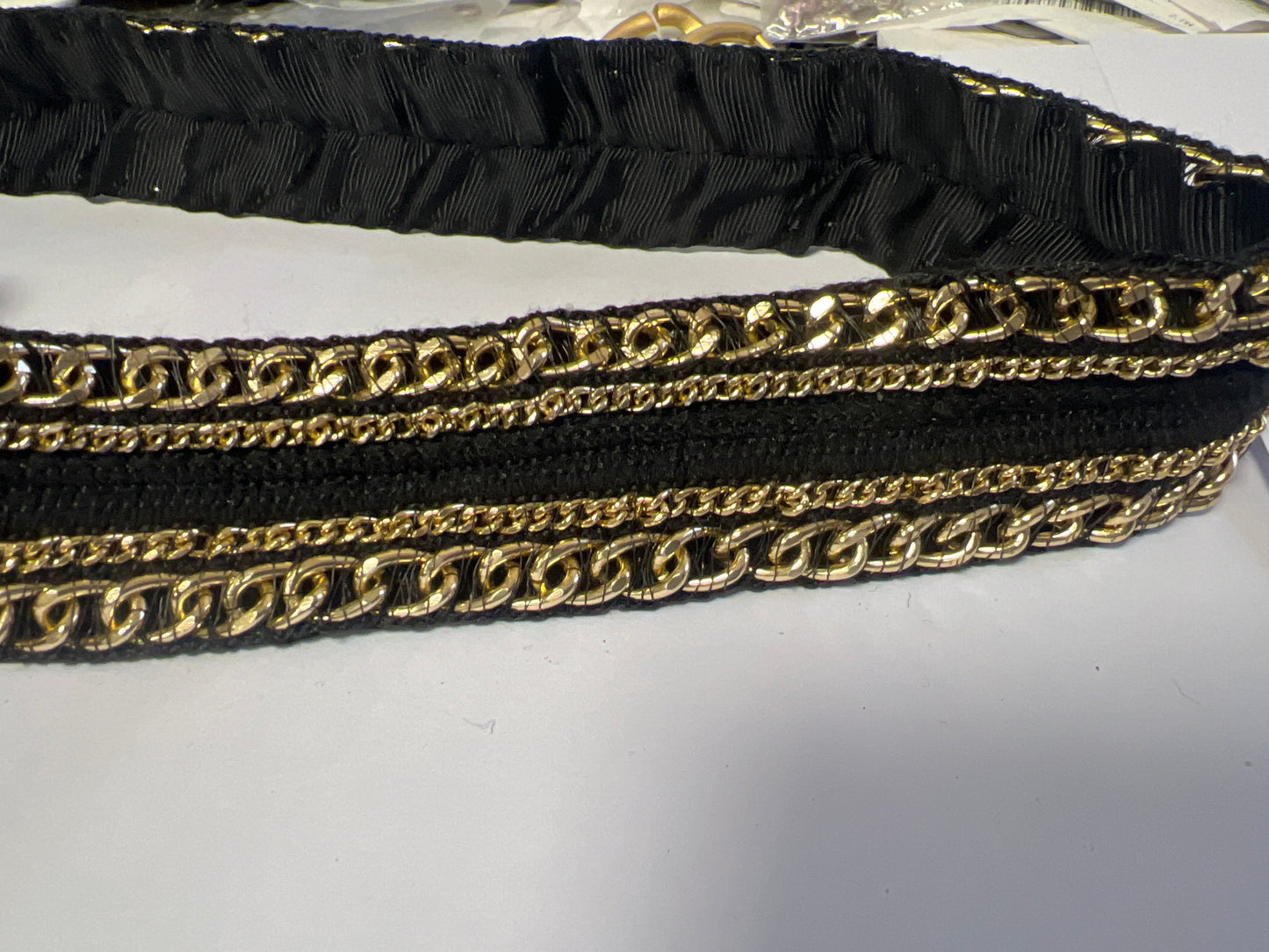Galin chaîne doré Ferme en pressions noir et or 38 mm – 68 cm