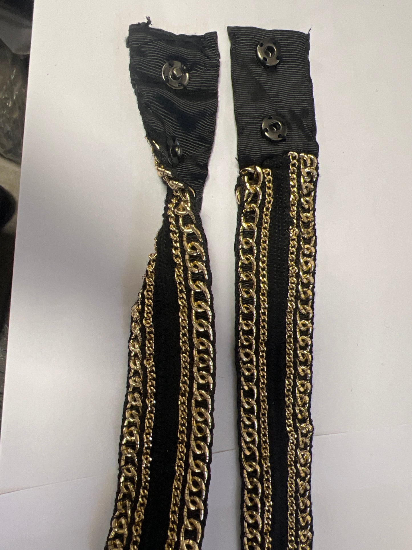 Galin chaîne doré Ferme en pressions noir et or 38 mm – 68 cm