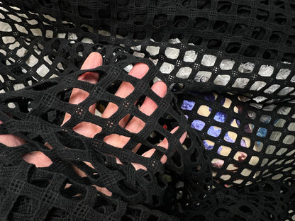 Filet en Coton 128 cm - Maille Ajourée 2x2 cm - Tissu Non Extensible