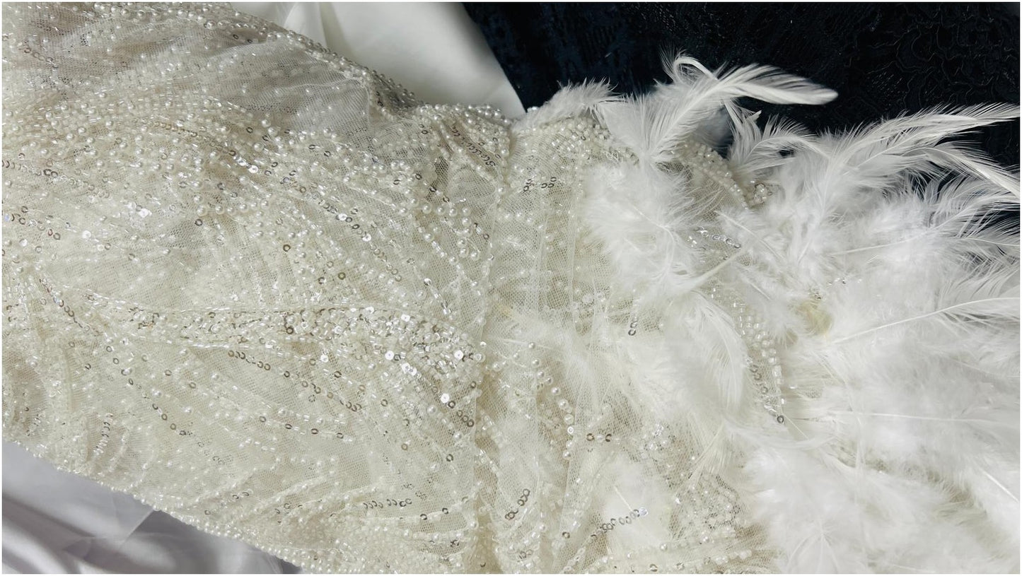 Dentelle Tissu Ivoire Perlée Ornée de Plumes sur Tulle – Tissu Mariage Haute Couture 145 cm