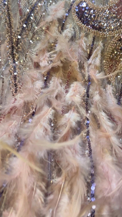 Tissu Haute Couture Plumes & Perlage Rosé Doré – 145 cm