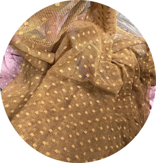 Tulle Plumetis Moutarde 145 cm - Pois Brodés Dorés - Non Extensible Premium