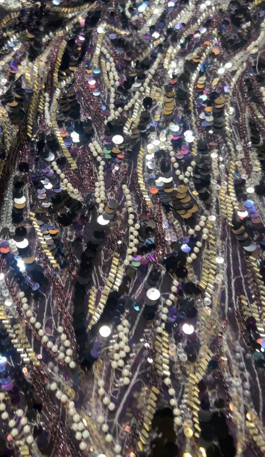 Coupon de 3,50 mètres – Tulle Haute Couture sequins & plumes mauves violettes (140 cm)