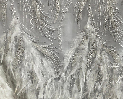 Dentelle Tissu Ivoire Perlée Ornée de Plumes sur Tulle – Tissu Mariage Haute Couture 145 cm