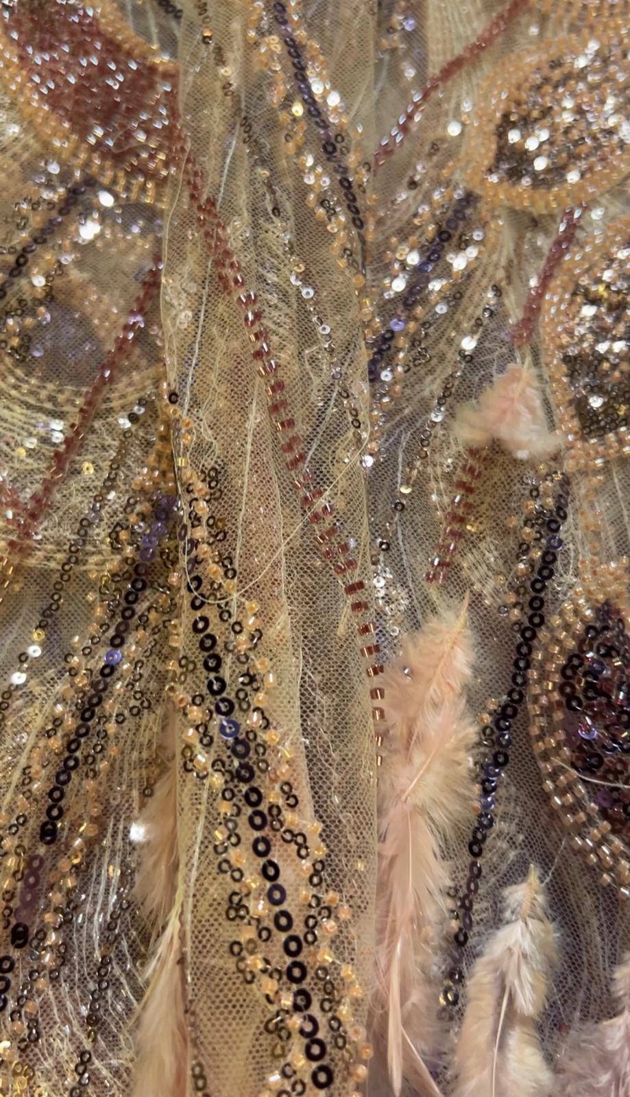 Tissu Haute Couture Plumes & Perlage Rosé Doré – 145 cm