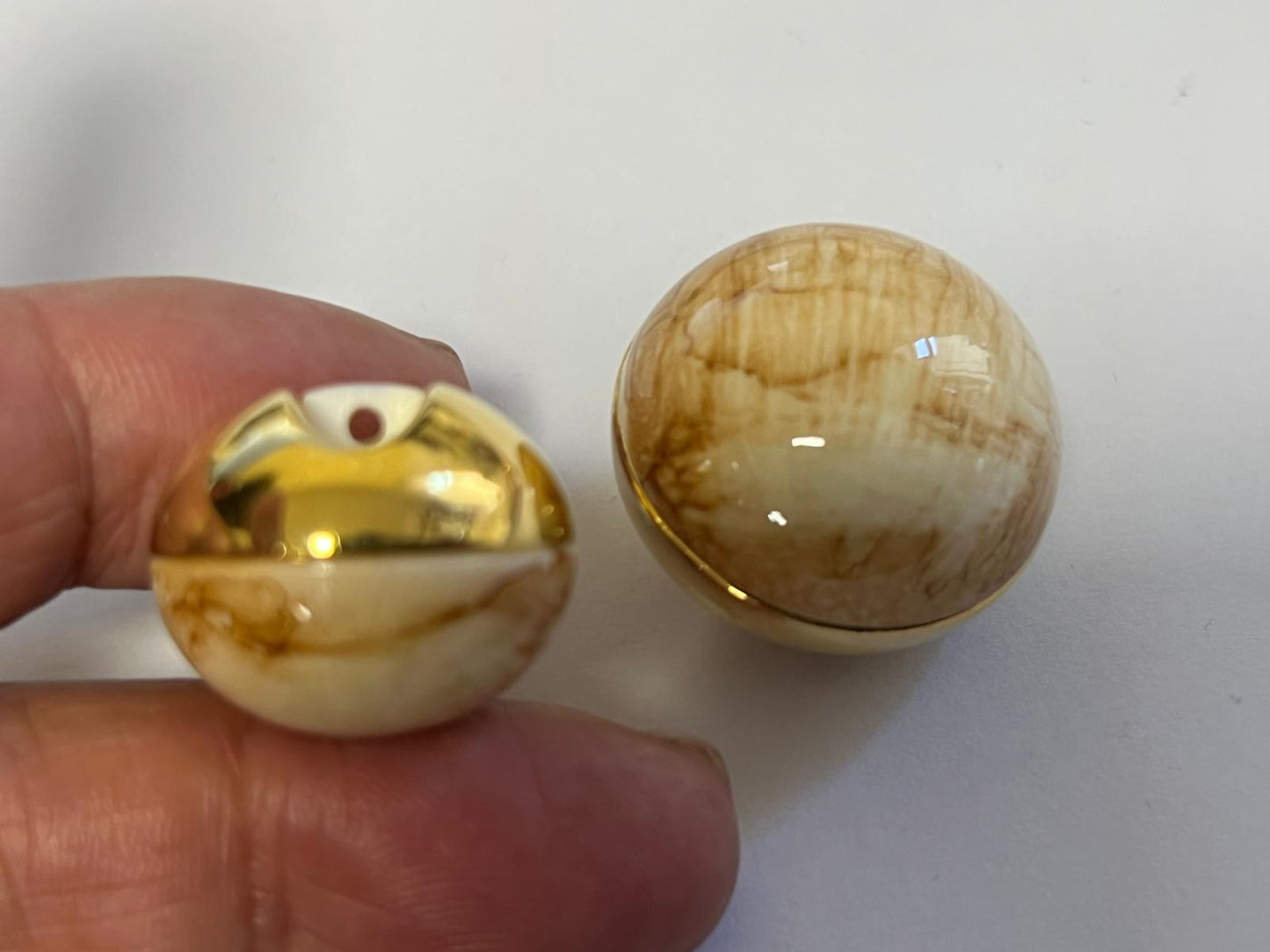 Bouton Dôme Marbré Or Haute Couture – Queue Métal – 22mm / 28mm