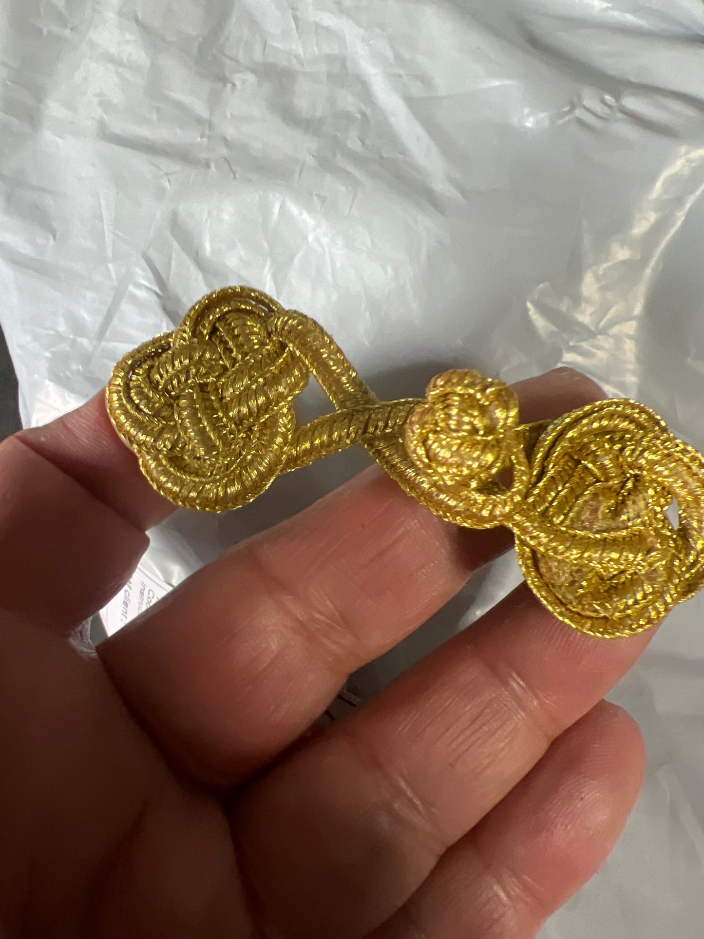 Attache Brandebourg Dorée – Fermeture Chinoise