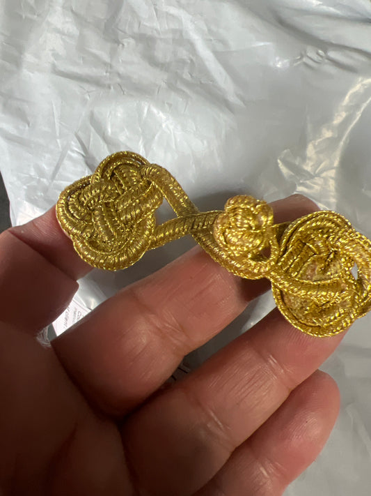 Attache Brandebourg Dorée – Fermeture Chinoise