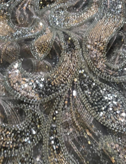 Coupon de 3,50 mètres – Tulle Haute Couture perlé sequins & grandes plumes grises (140 cm)