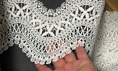 Guipure Festonnée Blanche 12 cm - Dentelle au Mètre Motif Floral