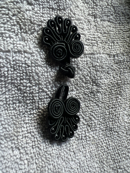 Brandebourg Noir avec Perles – Fermeture 2 Parties