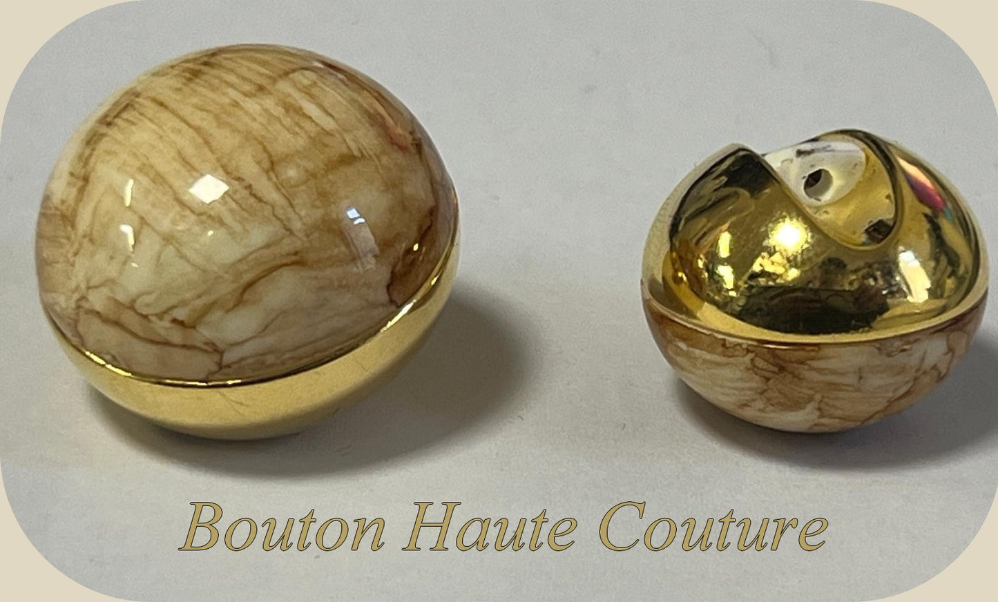 Bouton Dôme Marbré Or Haute Couture – Queue Métal – 22mm / 28mm