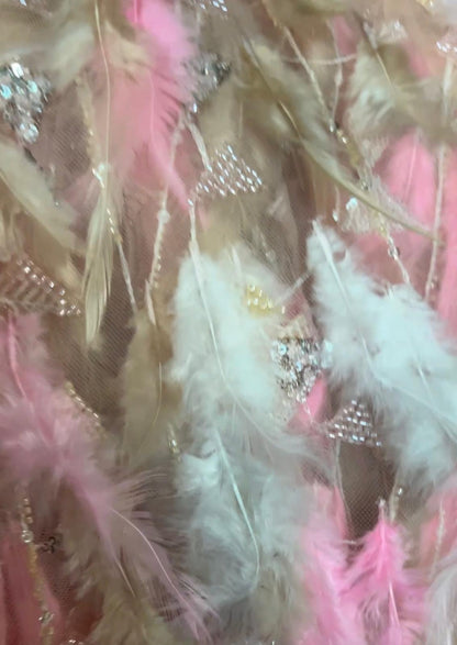 Tissu Haute Couture Plumes Rose & Perlage Doré – 145 cm