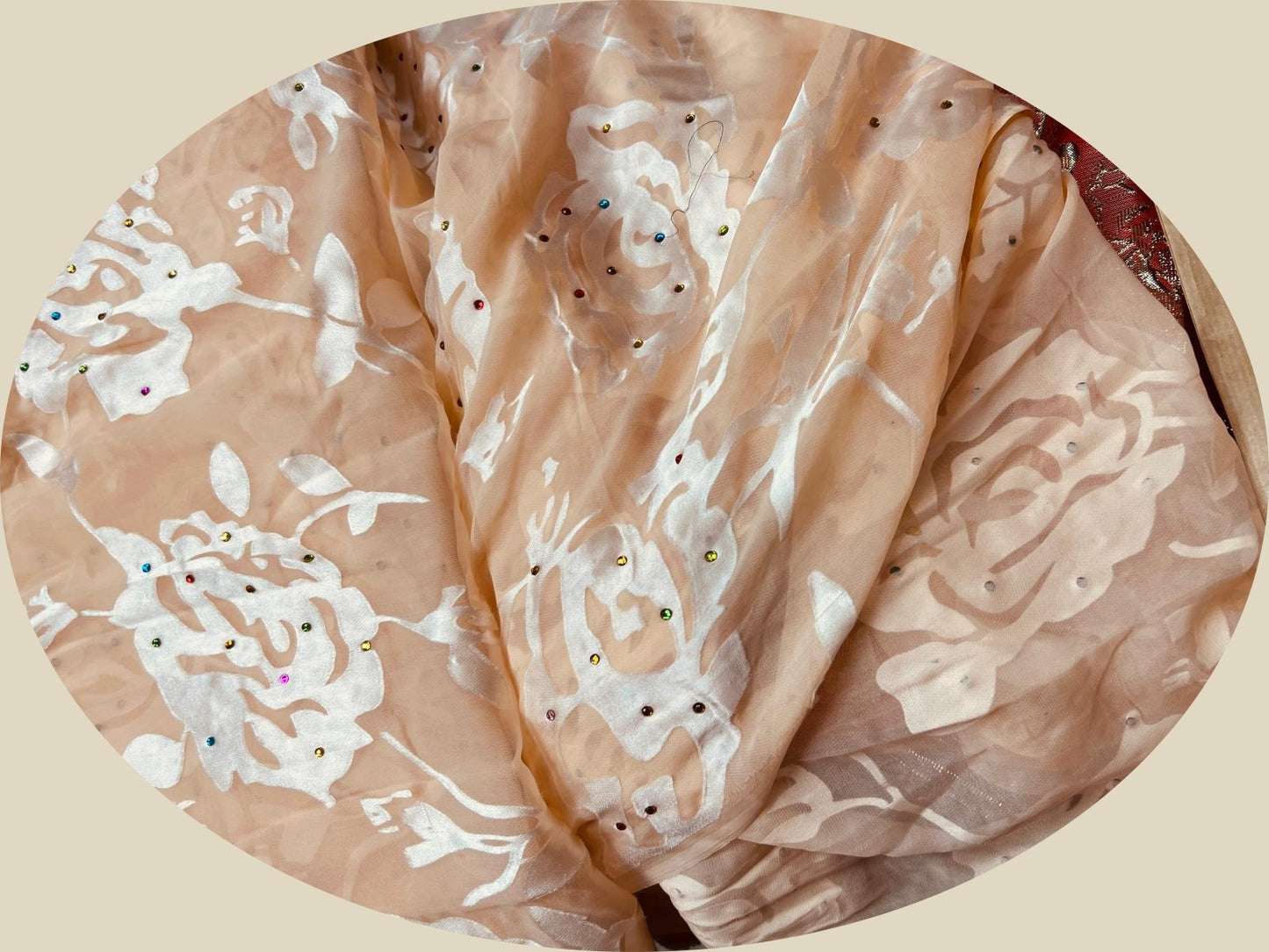 Mousseline Devoré en soie Saumon Clair Ornée de Strass – Haute Couture