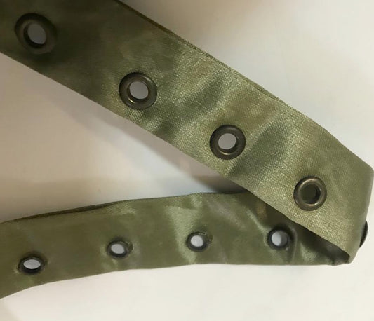 Bande à Oeuillet En Satin Kaki A Coudre Pour Agrafage et Serrage