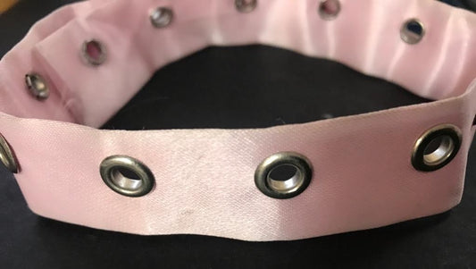 Bande à Oeuillet En Satin Rose A Coudre Pour Agrafage et Serrage