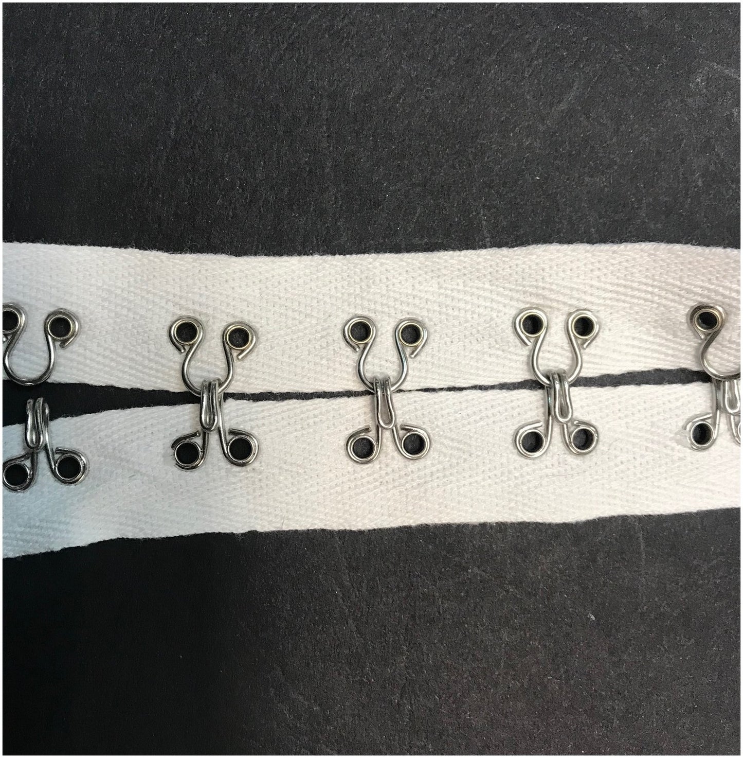Bande Agrafes Blanche en Grosse Maille En Tissu A Coudre, Pour Lingerie Et Agrafages
