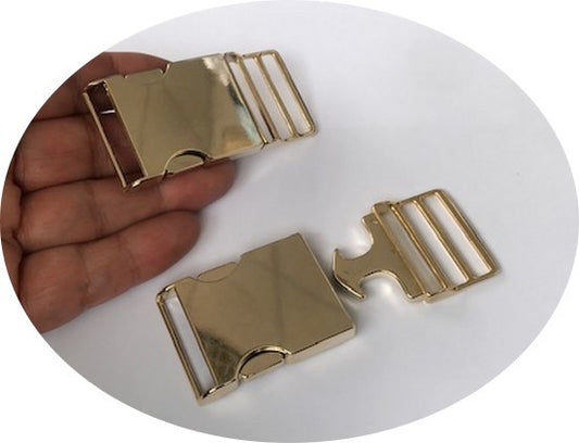 Boucle attache en métal doré poli à clipser inoxydable pour des créations originales et élégantes"