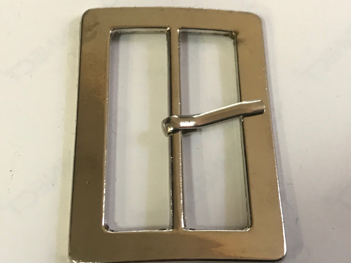 "Boucle en Métal Argent : Ajoutez une Touche Élégante avec notre Boucle en Métal Argent de 5 cm et Ardillon"