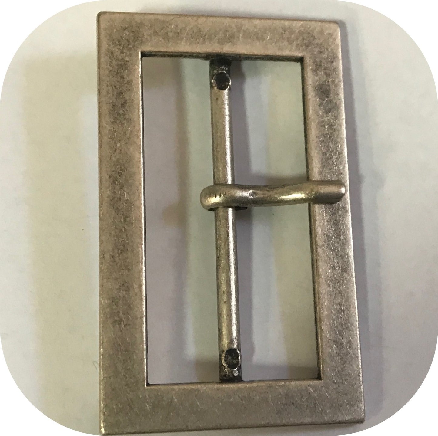 "Boucle en Métal Argent Vieilli : Sublimez vos Créations avec notre Boucle de 6,5 cm et Ardillon"
