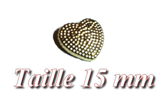 Bouton à coudre en forme de coeur en doré de taille 15 mm.
