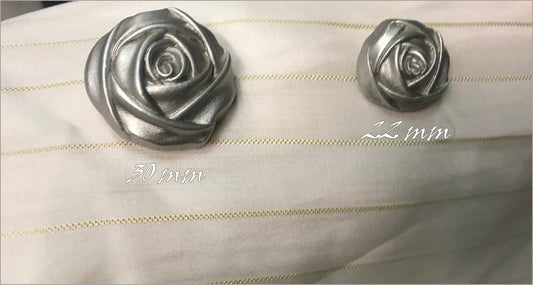 Bouton Argenté Couture Diamètre 22 mm en forme de fleur