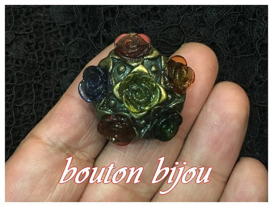 Bouton Bijoux Fleurs Couture Multicolore  En Taille 30 mm Pour Customisations et Décorations.