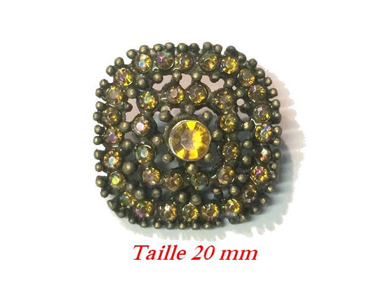 Bouton carré en strass en 20 mm pour sublimer vos créations couture