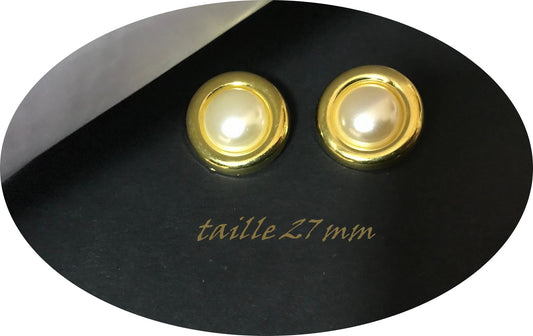 Bouton doré à teindre en taille 27 mm à coudre.