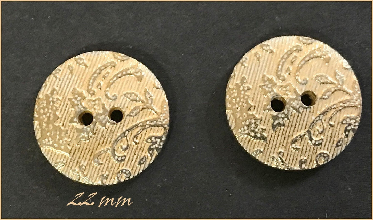 Gold Sewing Button Diameter 22 mm.