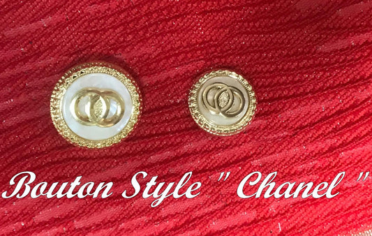 Bouton Doré Style Chanel sur Fond Nacré en 22 mm A Coudre : Élégants Boutons Dorés