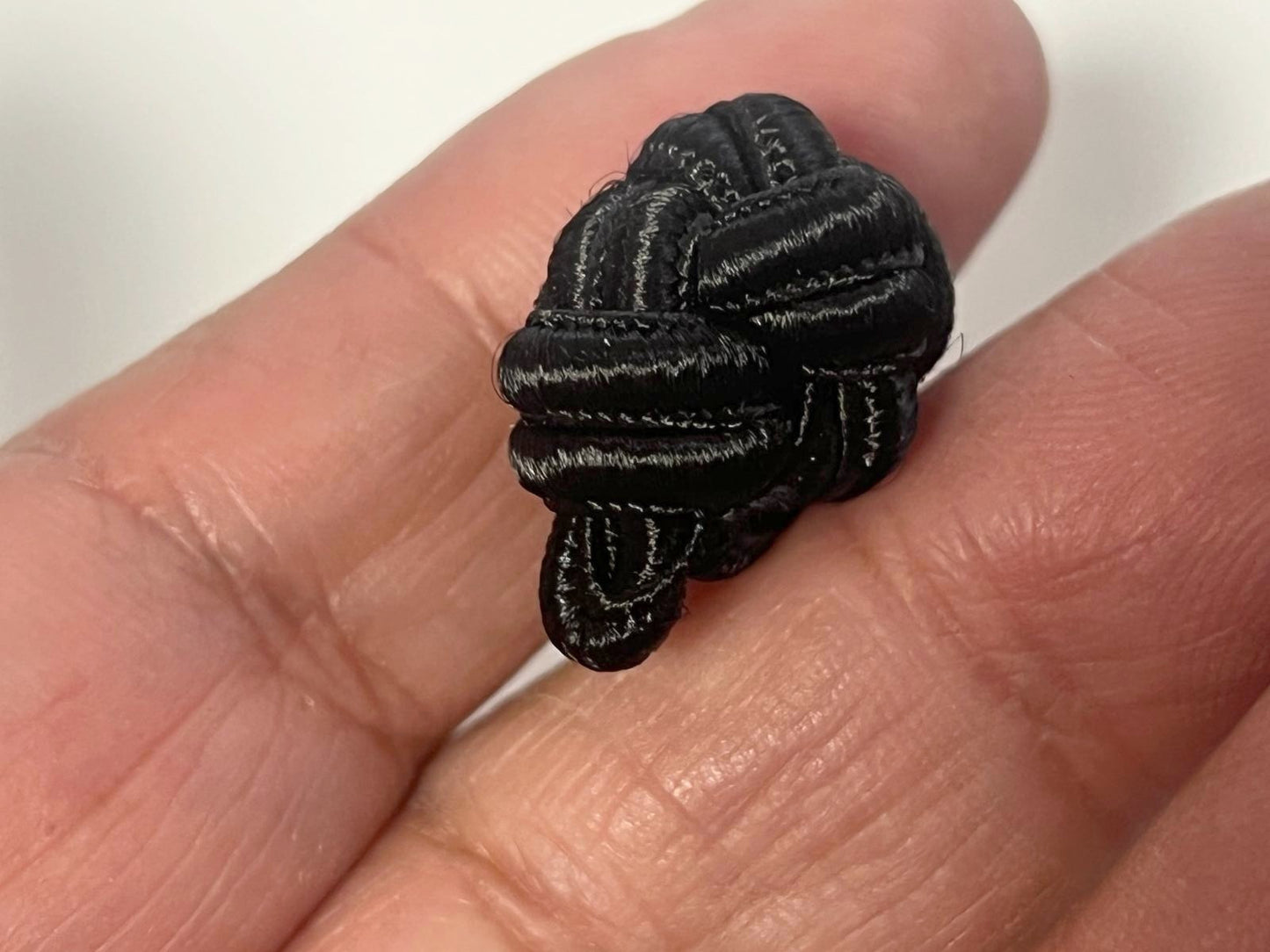 Black Chinese knotted button in trimmings – Elegance and refinement for your creations