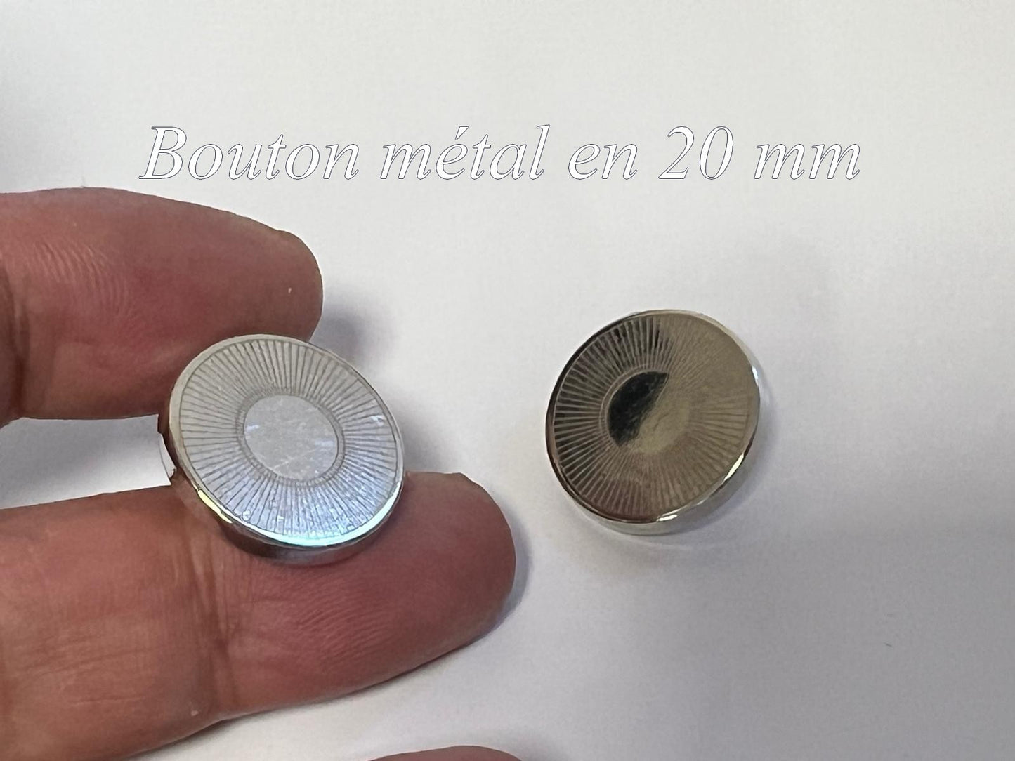20 mm round metal button, silver – Engraved sunray effect