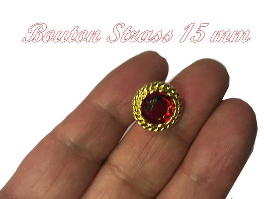 Bouton Strass Rouge A Facette en Taille 15 mm Cerlé Doré Or à Coudre.