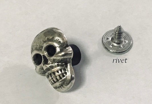 15mm Skull Button in Aged Silver Metal for Sewing.