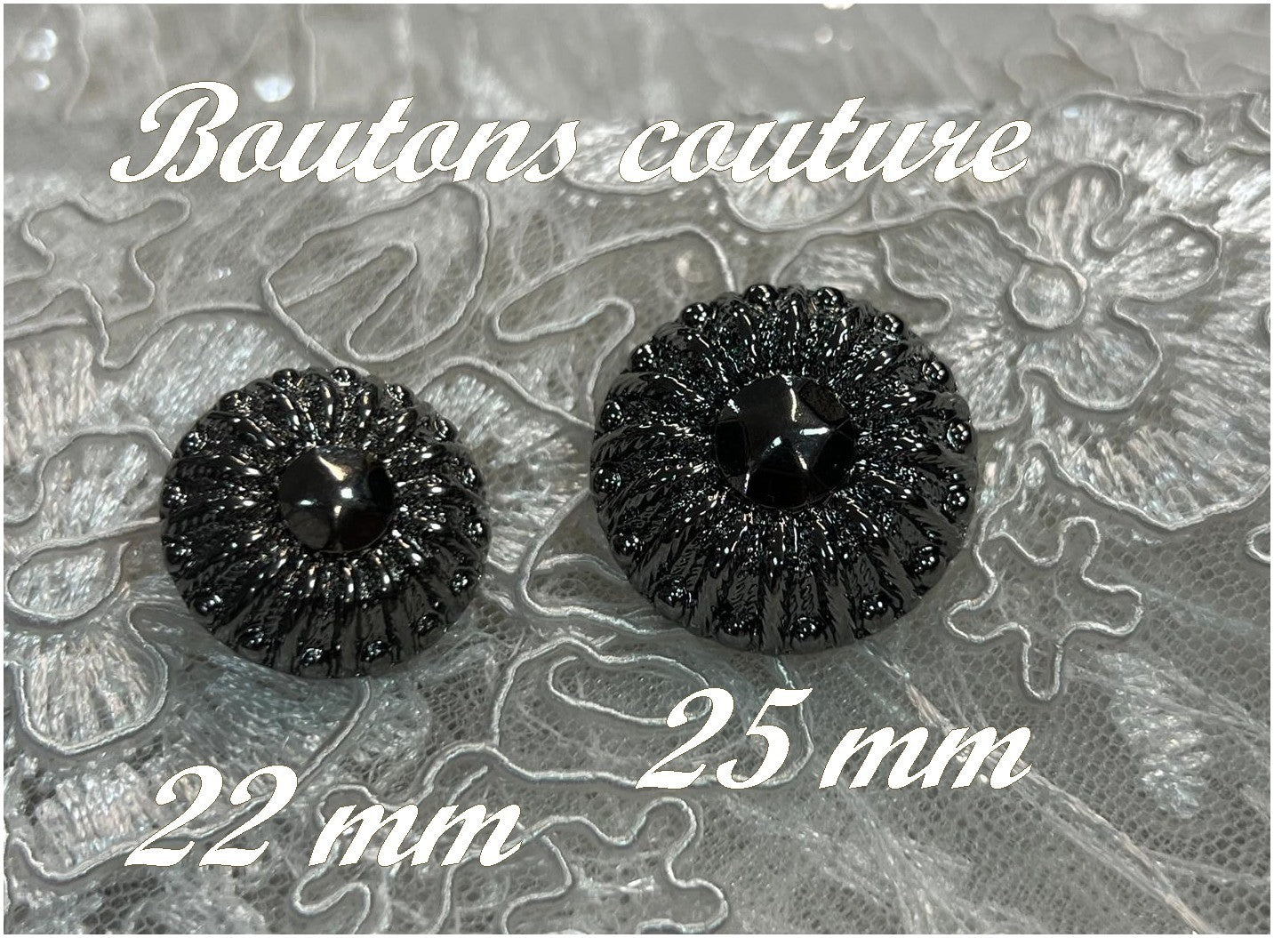 Grey Sewing Buttons in Diameter 25 mm for Tailored Jackets: Chic and Practical