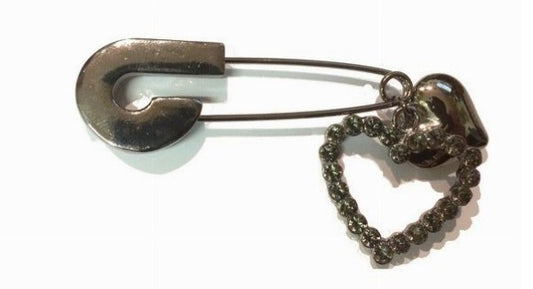 Broche de imperdible en forma de corazón para decoración.