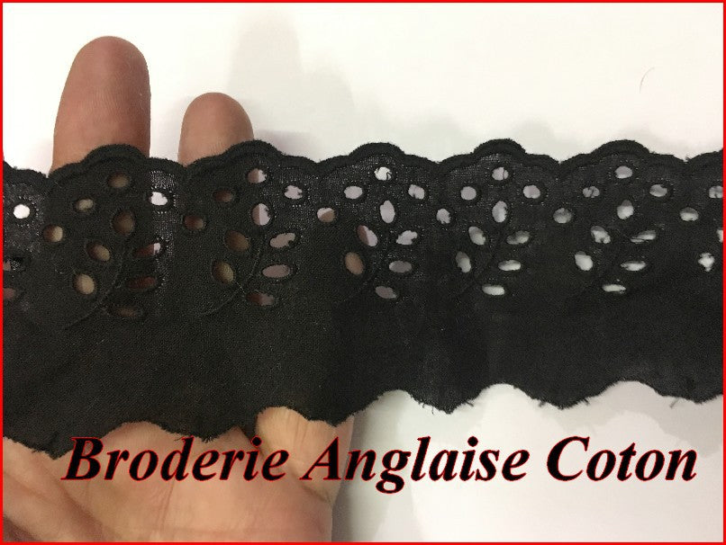 Bordado Inglés por Metros Negro en 6 cm para coser.