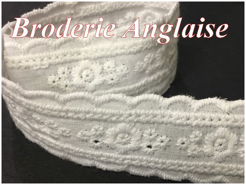 Broderie Anglaise Blanche En 25 mm En Tissu Coton Au Mètre , Pour Loisirs Créatifs.