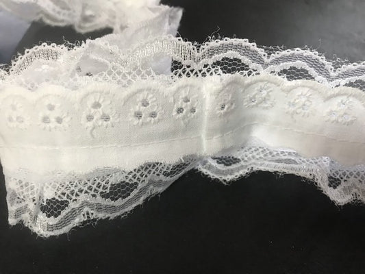 English Embroidery in Between Two Cotton Decorated with Lace by the Meter in 6 cm White to Sew.