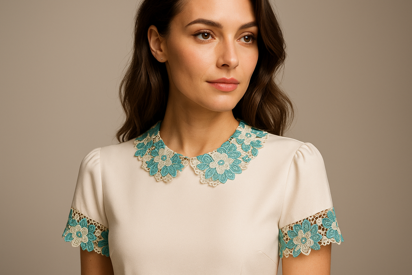 Guipure Turquoise et Écrue 17cm - Dentelle Florale Premium au Mètre