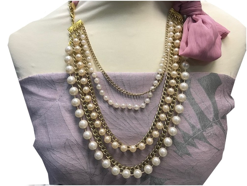 Pearl and Gold Chain Necklace.